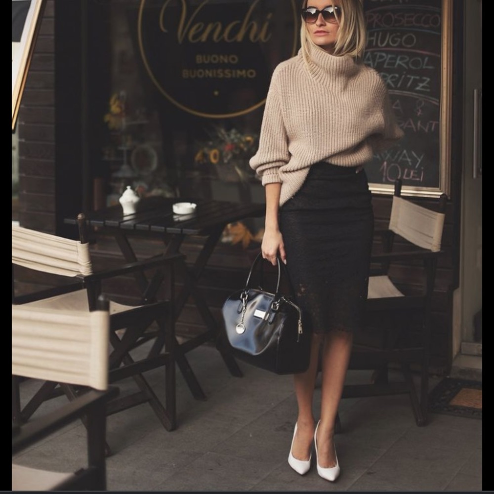 Lace hem skirt